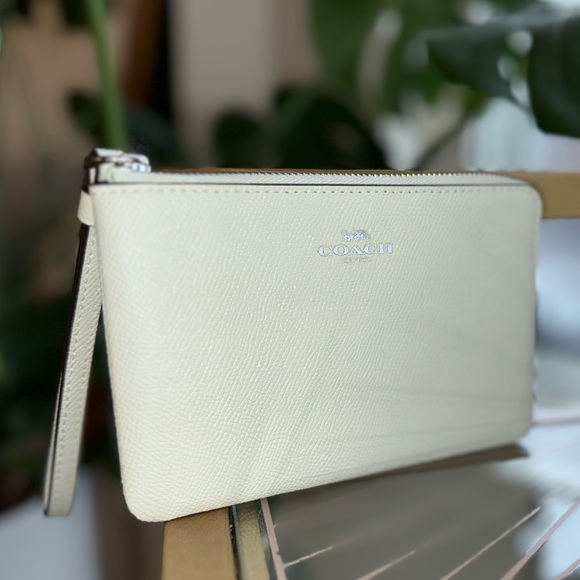 NWT Coach Light Sage / Pale Mint Green Corner Zip Wristlet - Picture 5 of 6